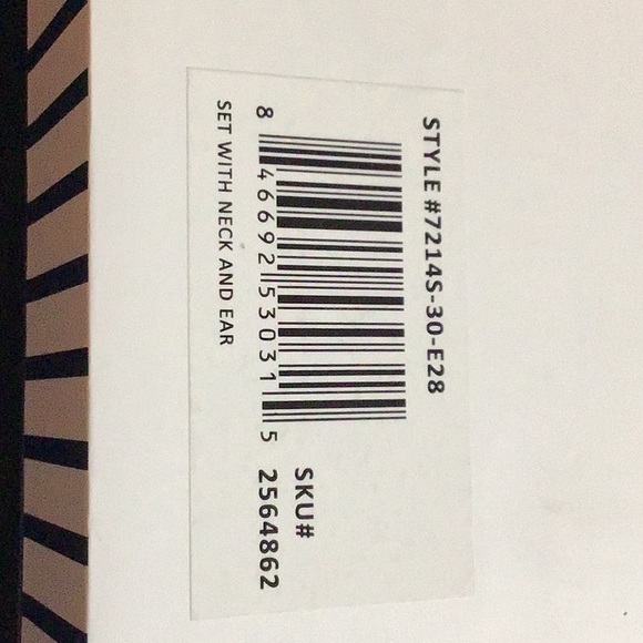 Necklace and post back earrings set - Picture 3 of 3